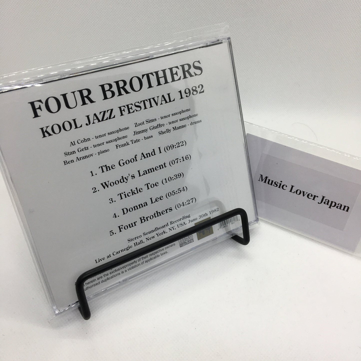 CUATRO HERMANOS / FESTIVAL DE JAZZ KOOL 1982 CAJA DE SONIDO ESTÉREO (1 CDR)