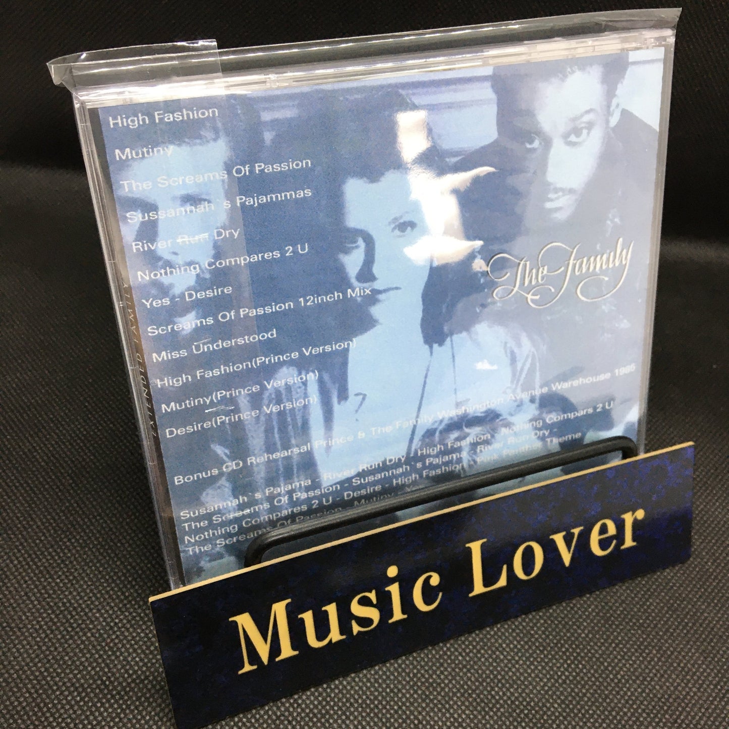 The Family / Family Extended (2CDR+1DVDR)