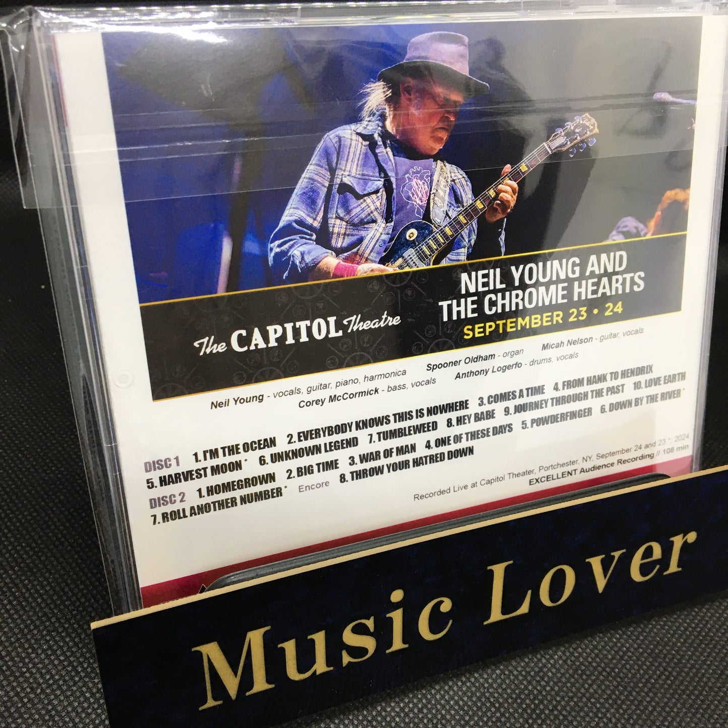 NEIL YOUNG Y THE CHROME HEARTS / EN DIRECTO EN EL TEATRO CAPITOL 2024 (2CDR)