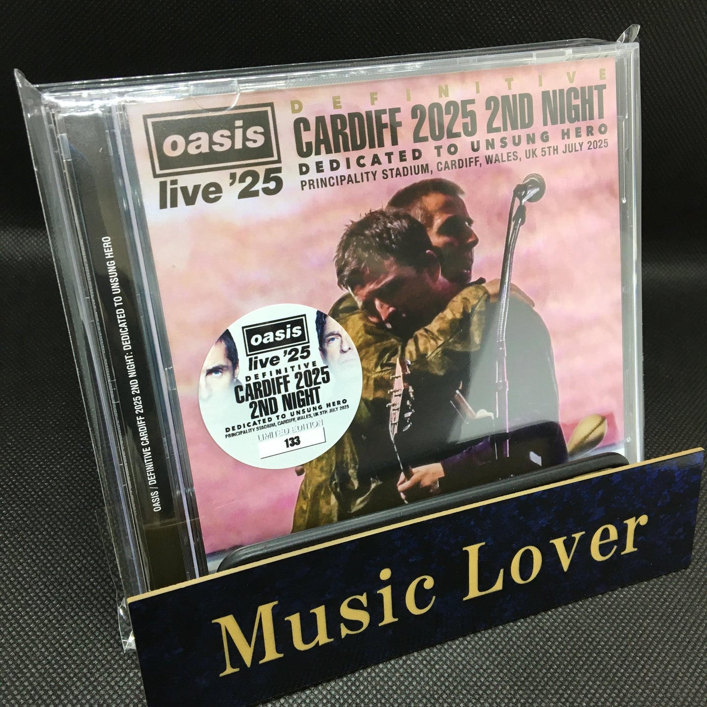 OASIS / DEFINITIVE CARDIFF 2025 2ND NIGHT DEDICATED TO UNSUNG HERO (2CD)