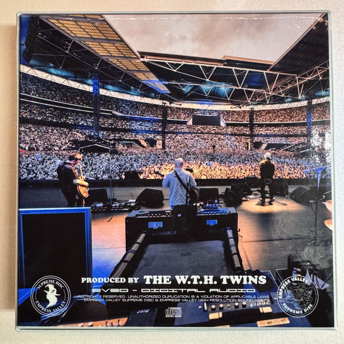 OASIS / WEMBLEY NIGHTS FOREVER with Acrylic Stand (4CD+BONUS BOX)