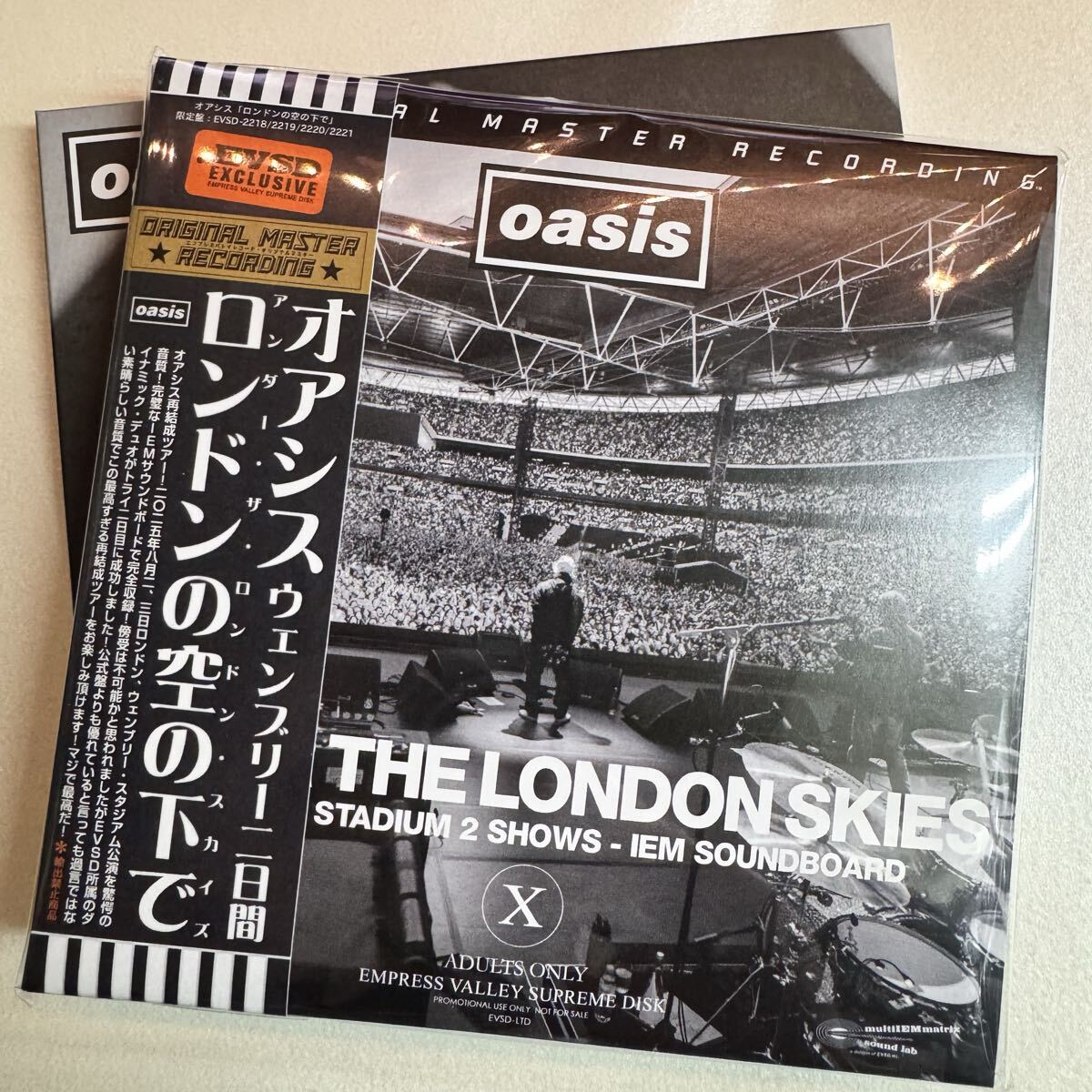 OASIS / WEMBLEY NIGHTS FOREVER with Acrylic Stand (4CD+BONUS BOX)